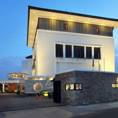 Helios Hotel & Convention Watampone Exterior photo