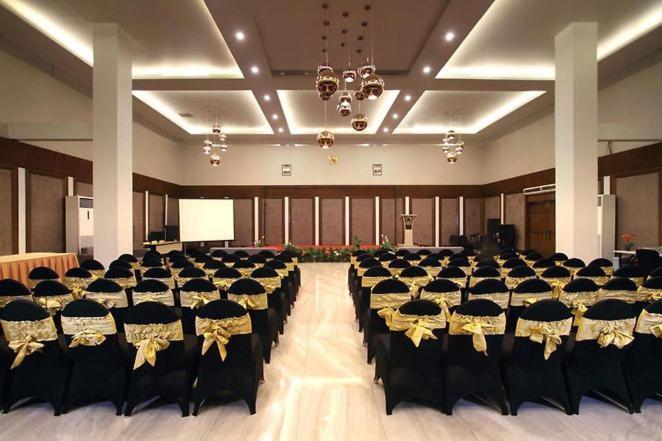 Helios Hotel & Convention Watampone Exterior photo